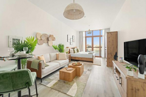Silkhaus Beach Access Studio in Palm Views East